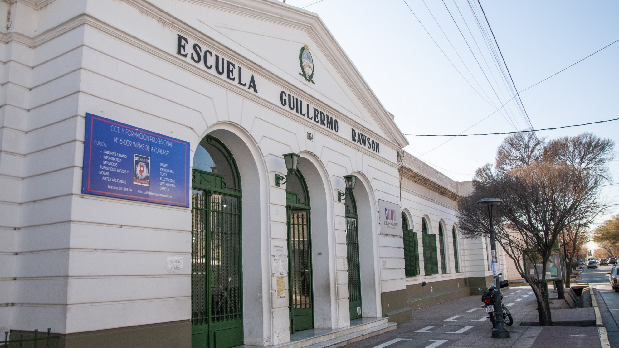 Comenzó la reparación de dos históricas escuelas en Godoy Cruz